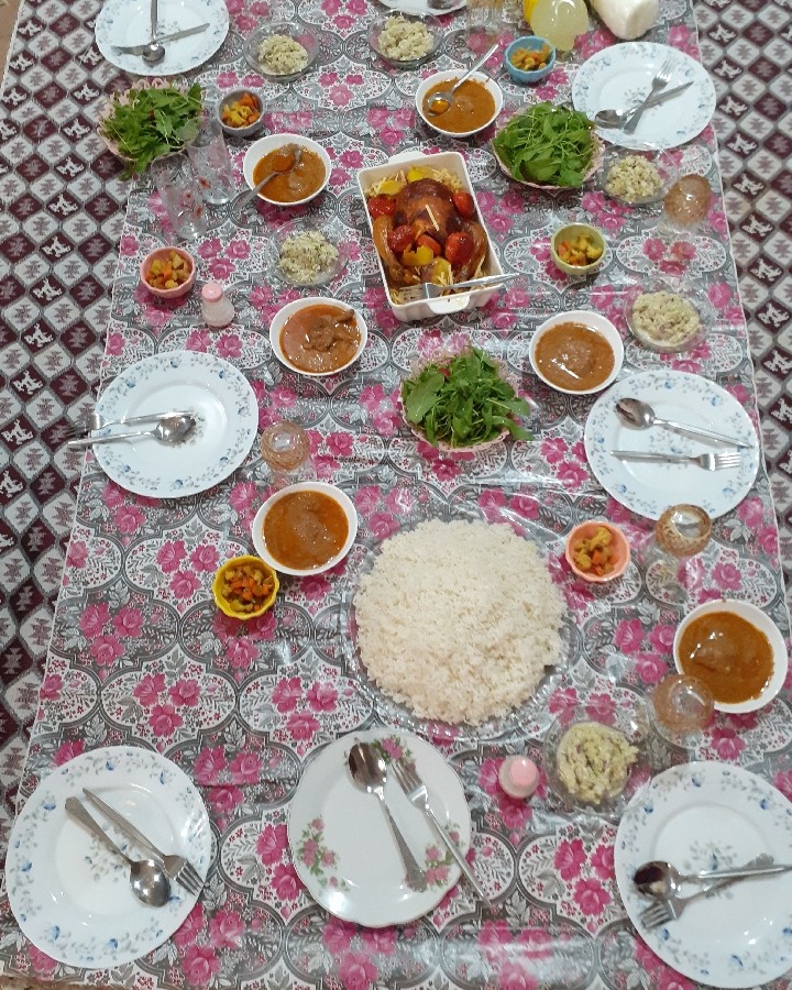 ناهار روز مادر خونه خاله گوچیکه ....با مامان وبابا وخواهر عزیزم 