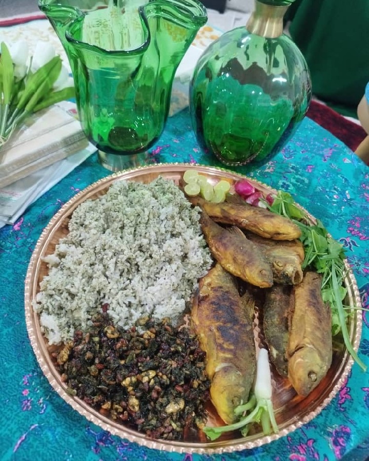 سبزی پلو با ماهی همراه با حشو❤️❤️توی هوای بارونی فقط ماهی میچسبه