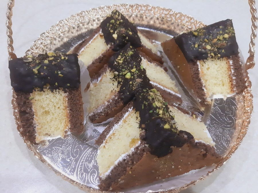 شیرینی تر سه گوش (کم خامه )