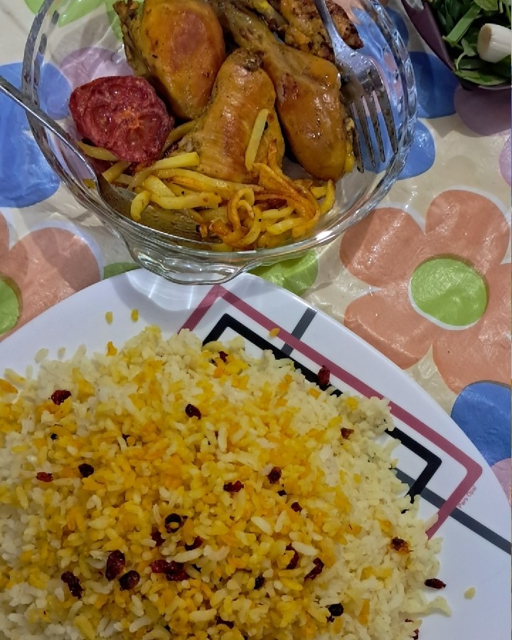 زرشک پلو با مرغ.