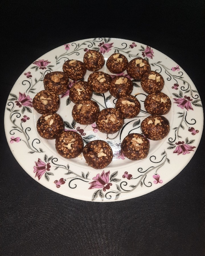 حلوا خرما کنجدی لقمه ای