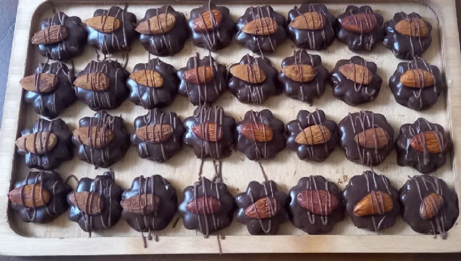 شیرینی بادام