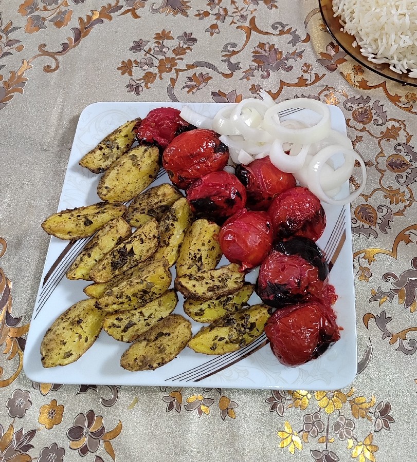 جوجه ، بال مخلفات گوجه پیاز ، سیب زمینی تنوری