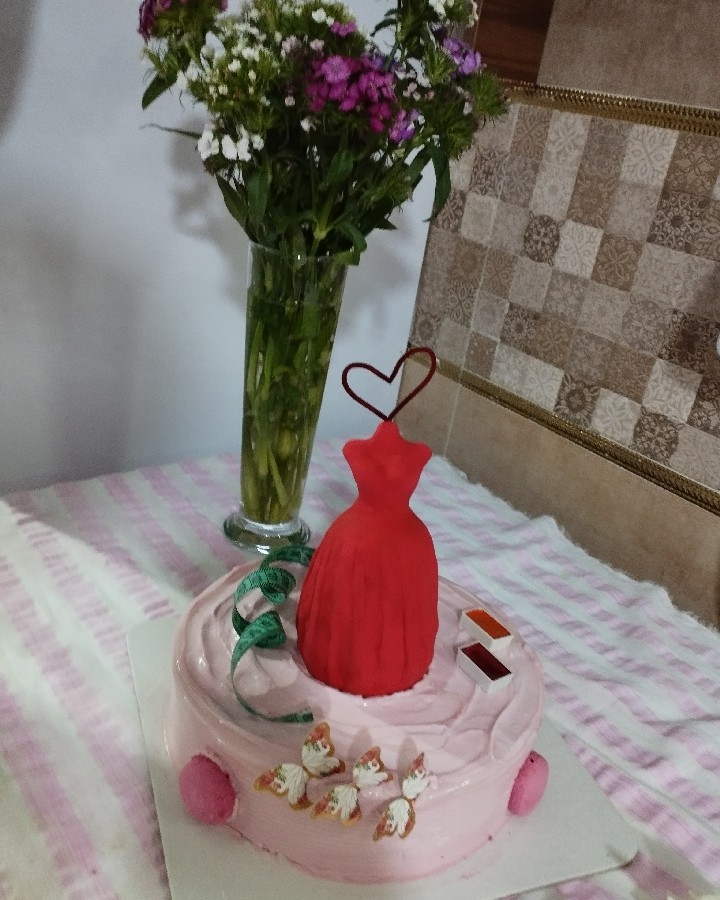 کیک بمانسبت روز خیاط وطراح لباس 