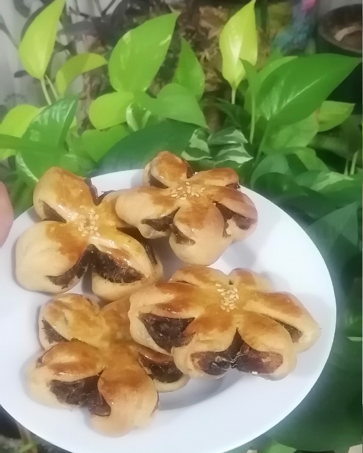 نان خرمایی و کیک شکلاتی 