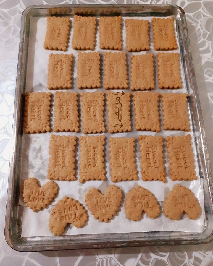 عکس مرحله 1 تهیه بیسکویت کرمدار