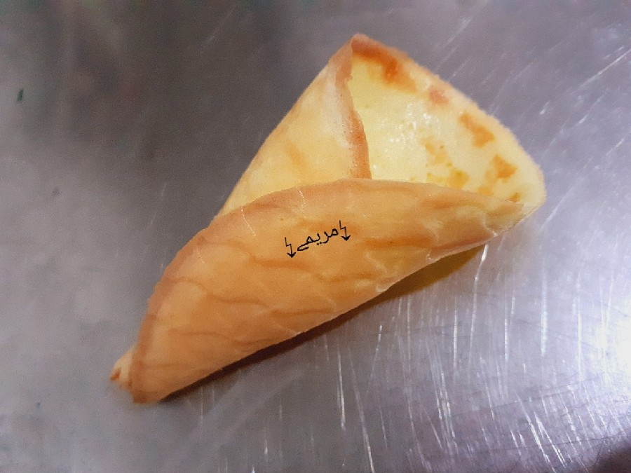 عکس مرحله 1 تهیه نان بستنی قیفی