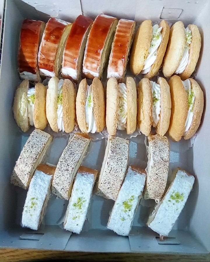 شیرینی لطیفه و رولت 