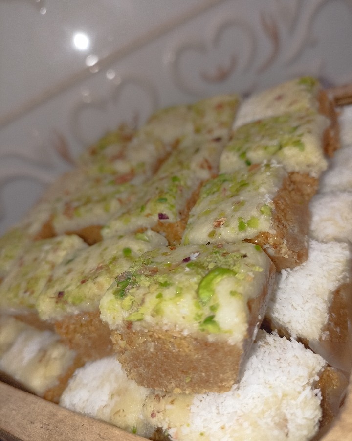 اسلایس نارگیل و بادام و پسته