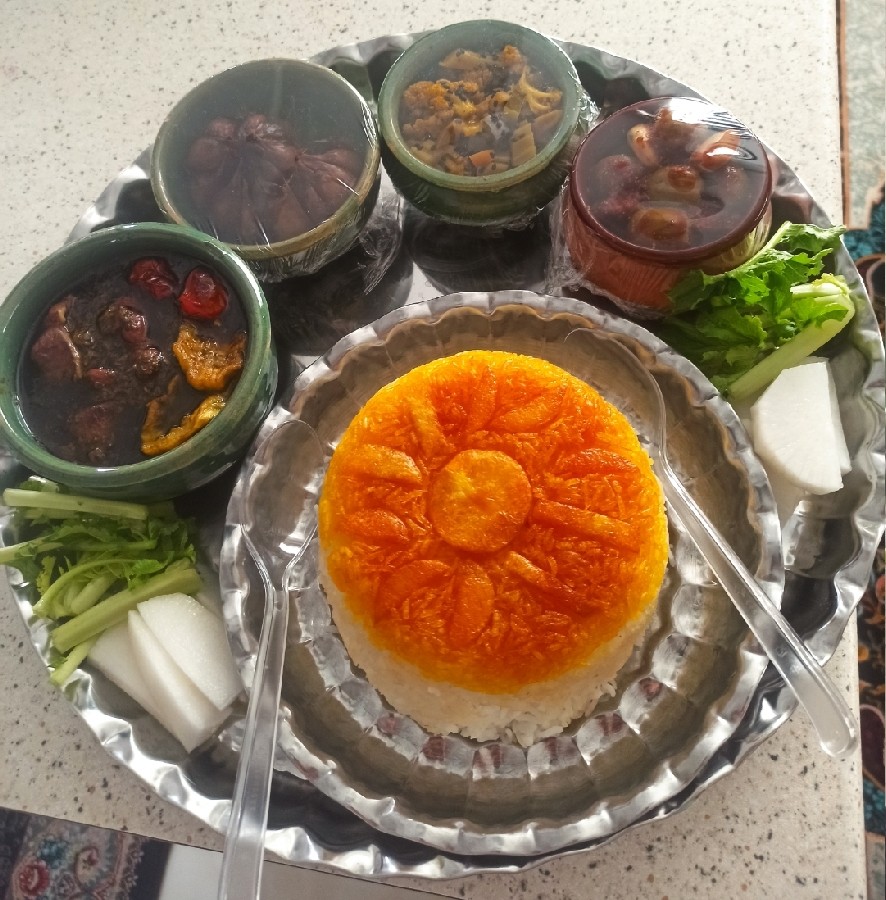 قورمه‌سبزی  جای همه خالی است 