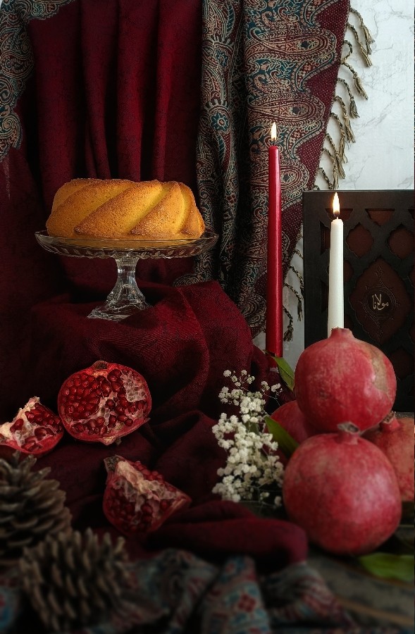 عکس زلف یارم چون شب یلدا بلند