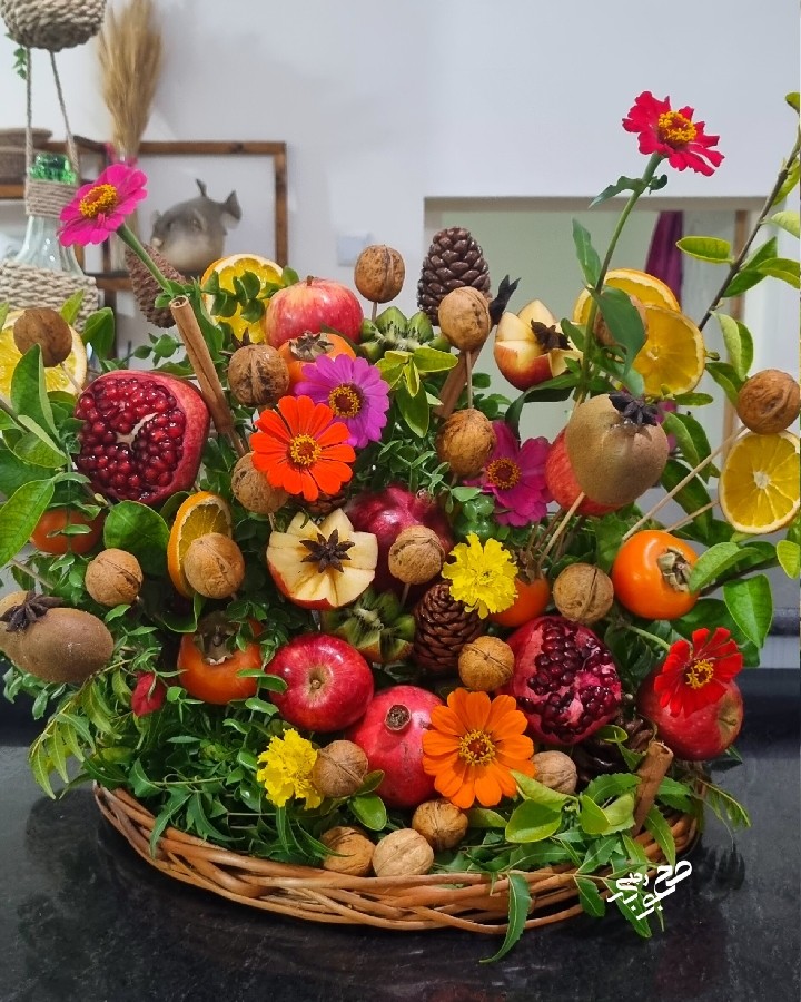 عکس سبد میوه و گل یلدا