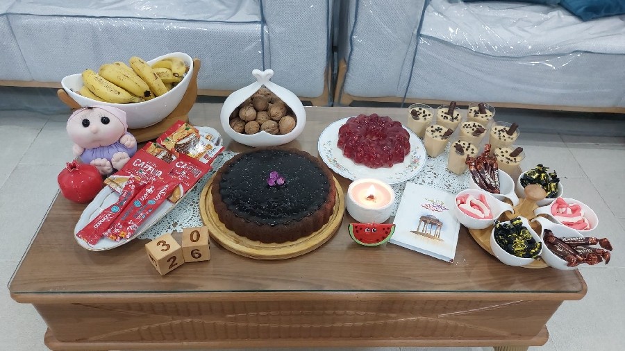 میز شب یلدا ۱۴۰۴