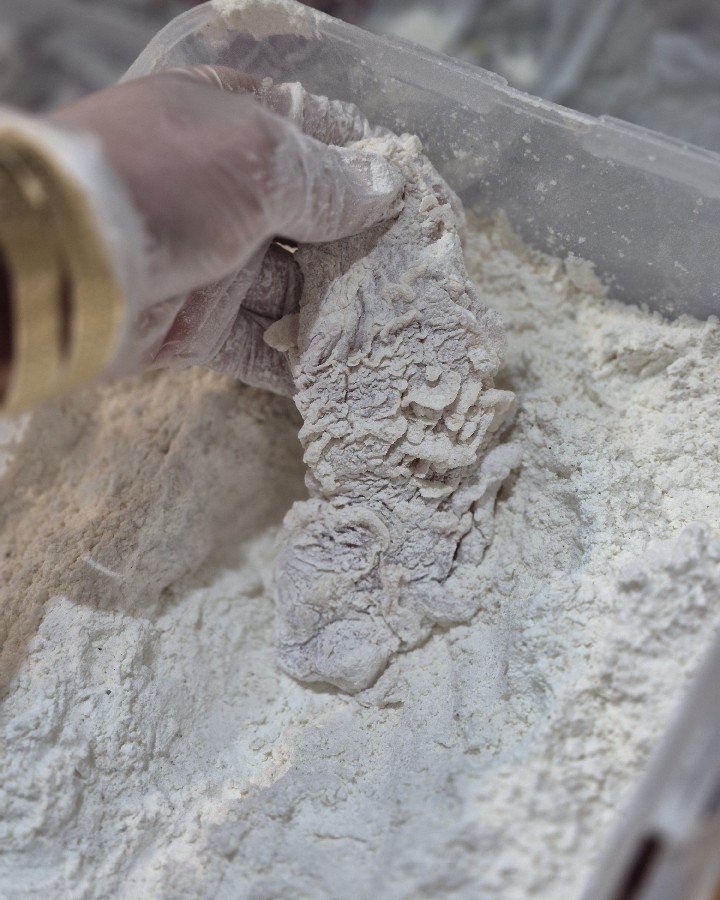 عکس مرحله 3 تهیه مرغ سوخاری