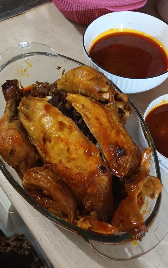 مرغ شکم پر 
ورق بزن عزیزم 
