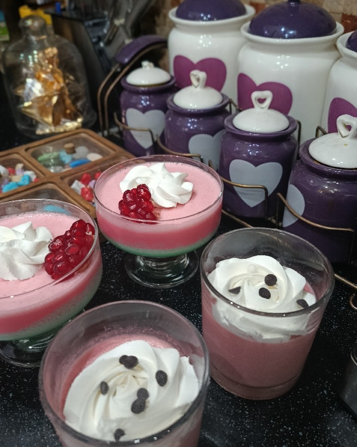 دسر یلدای آقای پاناکوتا خانم روکر انار 