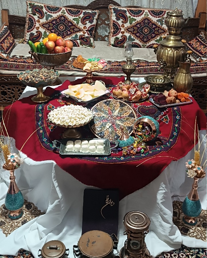 یلداتون مبارک۱۴۰۴