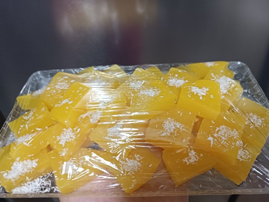 مسقطی زعفرانی 