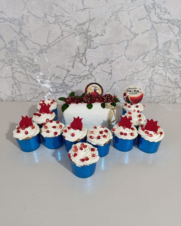 مینی کیک۸۶۰گرمی و۱۱عددکاپ کیک فیلینگ داریلدایی