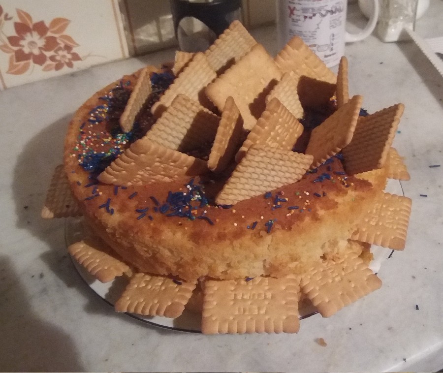 کیک ساده با تزئین برادرزاده ی عزیزم