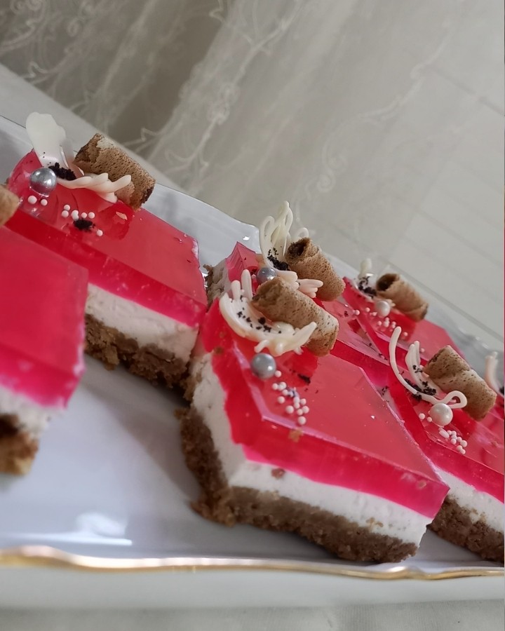 چیز کیک توت فرنگی 