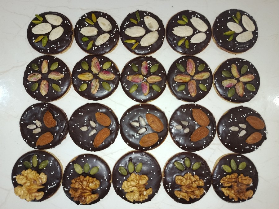 بیسکوئیت شکلاتی آجیلی 