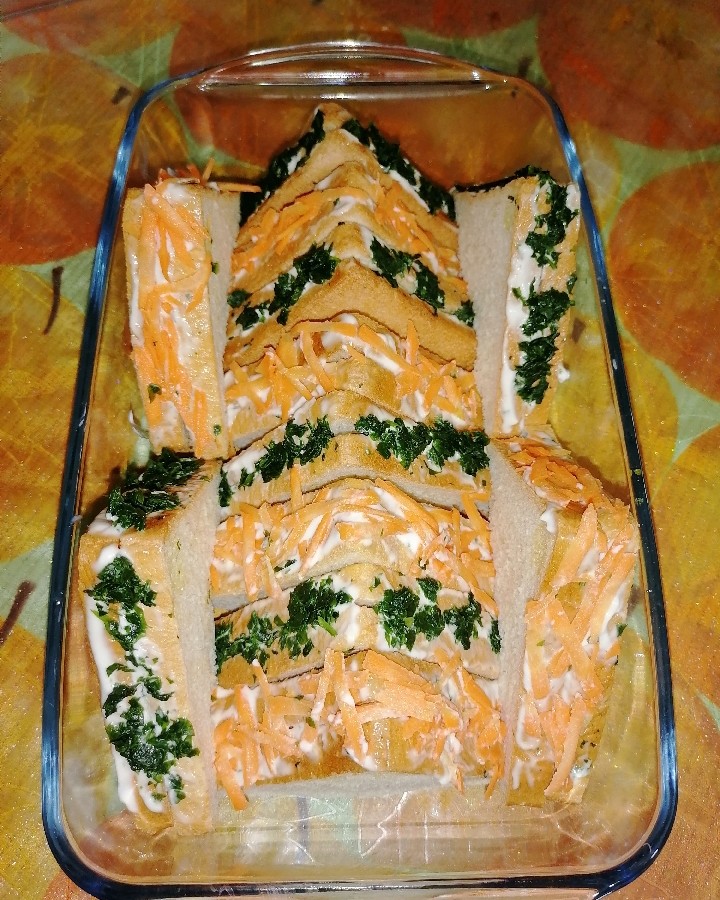 ساندویچ مرغ
پان اسپانیا
میز شام ساده تولد، با 3 مدل ساندویچ و سالاد ماکارونی

تولد 4 سالگی پسر جان