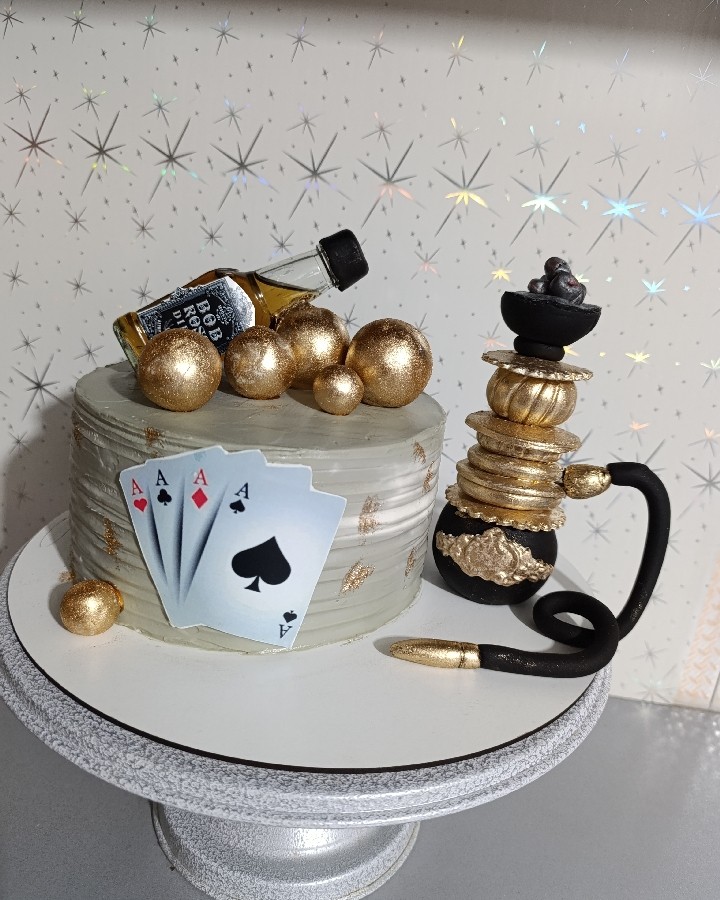 کیک مردونه سفارشی 
با تاپر دست ساز قلیون 