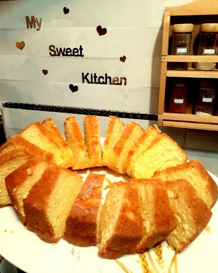 کیک موزی  با موز پودر شده