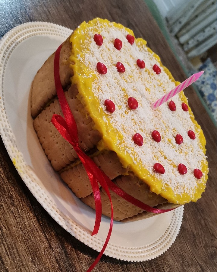 کیک یخچالی زعفرانی