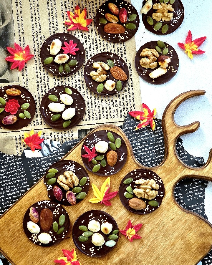 شکلات آجیلی