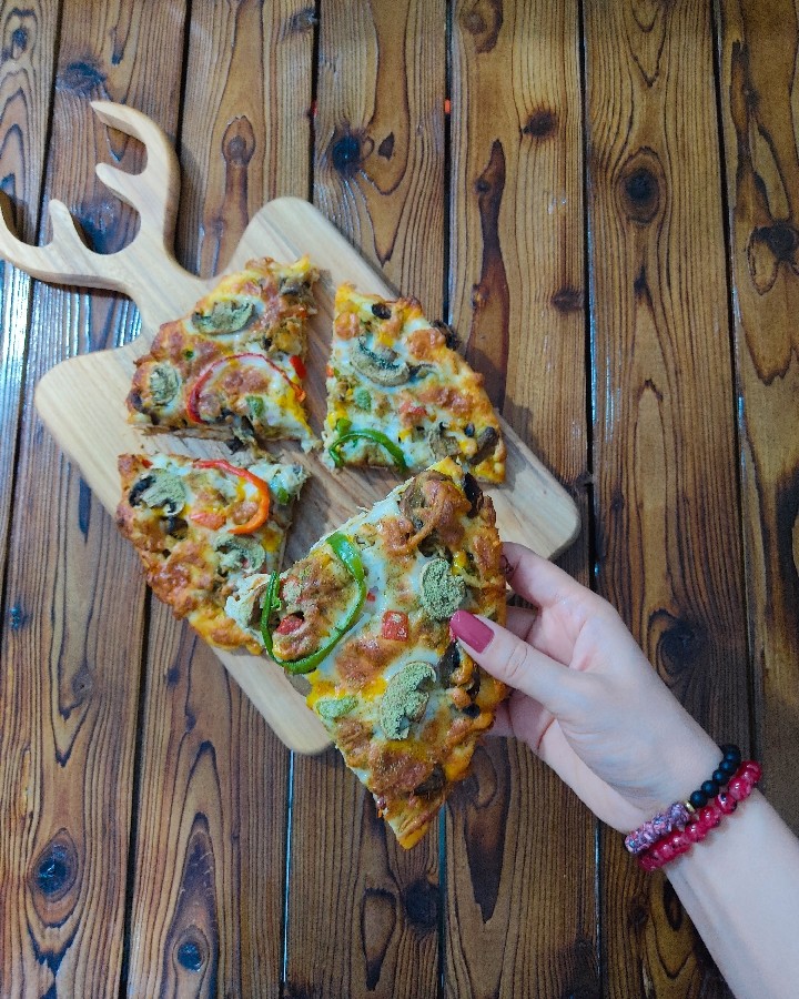 پیتزا...ورق بزنید 