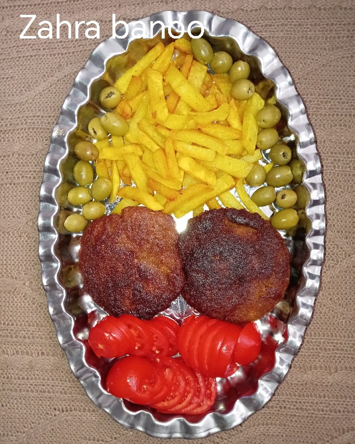 ساندویچ همبرگر خونگیم. 