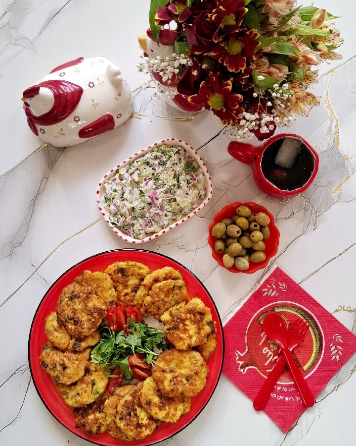 کوکوی مرغ پنیری با سس مخصوص