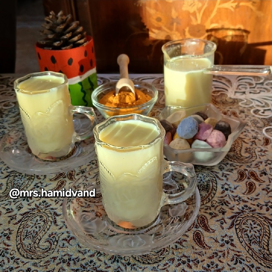 عکس شیر طلایی«شیر زردچوبه»