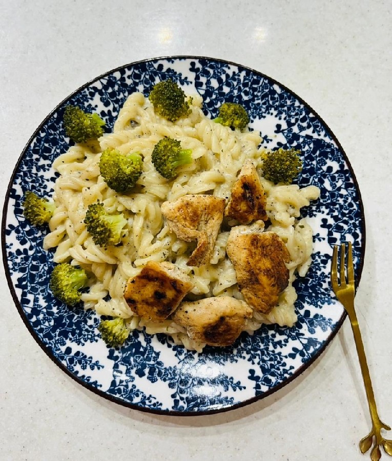 پاستا رژیمی با مرغ