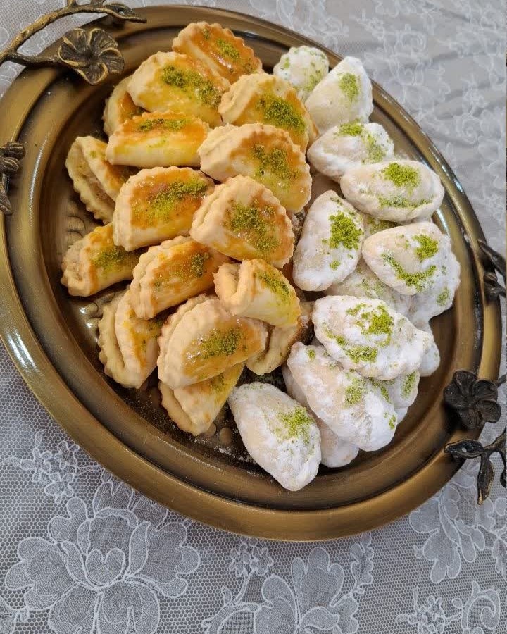 شیرینی آناناسی و قطاب 