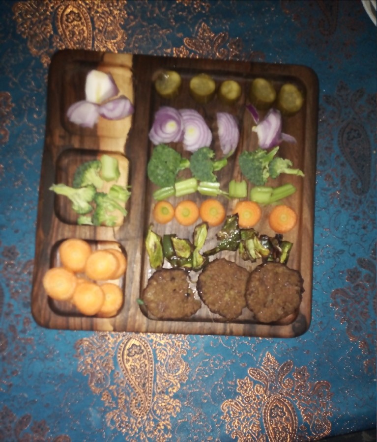 مینی برگر با سبزیجات 