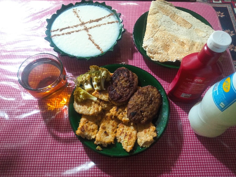 افطار لیله الرغائب  
شیر برنج و همبرگر گوشت و مرغ 