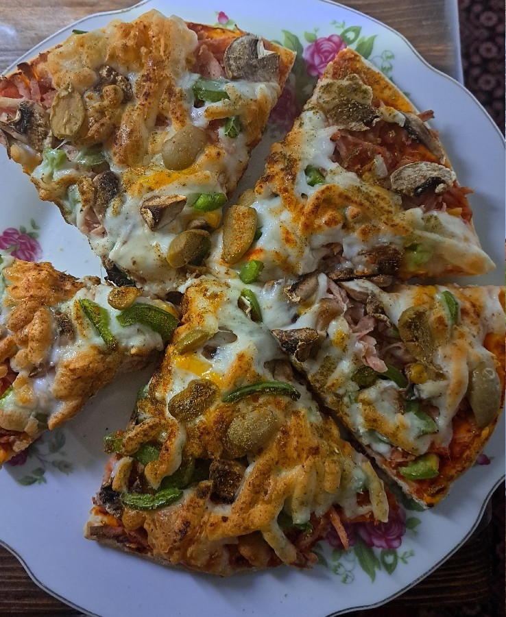 پیتزا با سوسیس خانگی