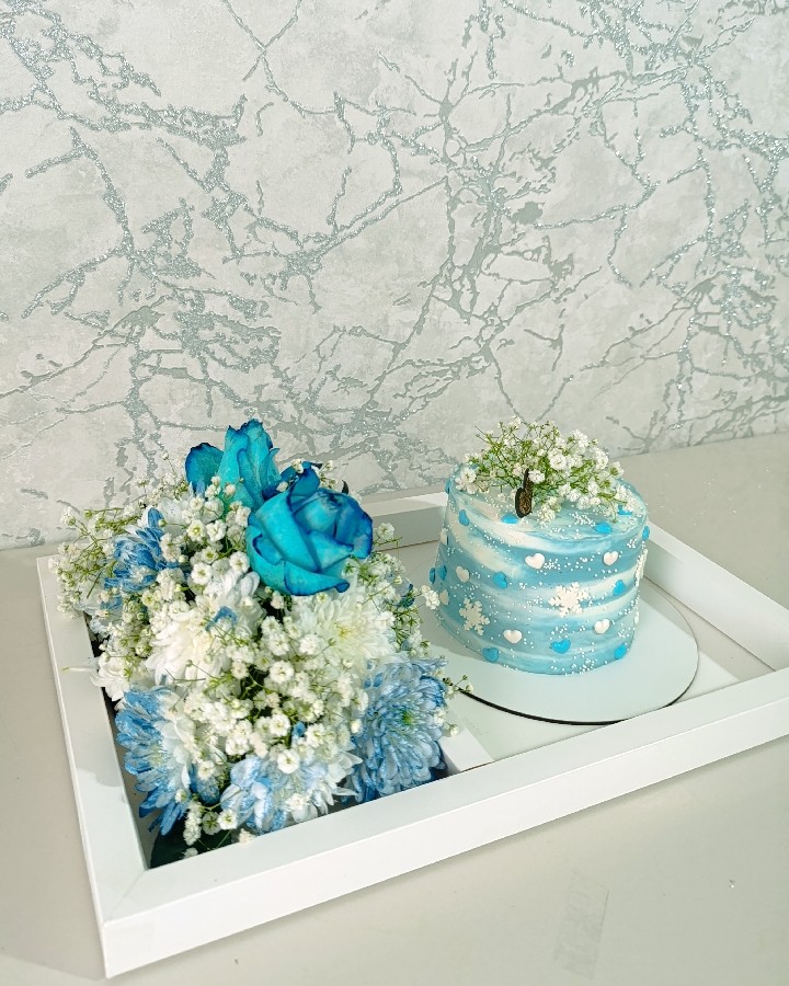 باکس گل طبیعی وکیک روزمرد