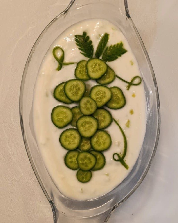  به توکل نام اعظمت  بسم الله الرحمن الرحیم....
 تزیین ماست و خیار 
اللهم عجل لولیک الفرج 