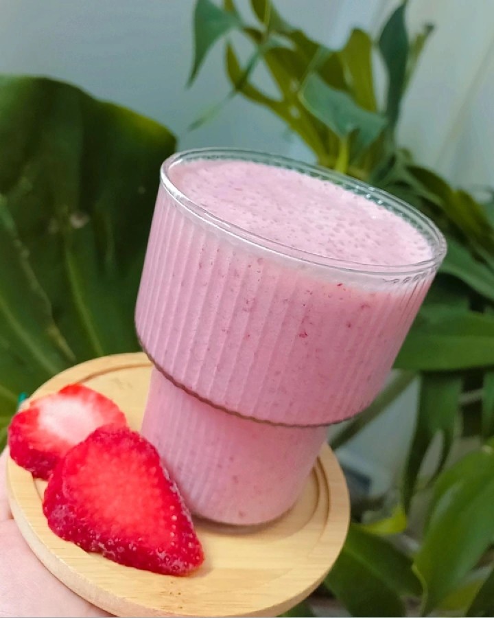 میلک شیک توت فرنگی