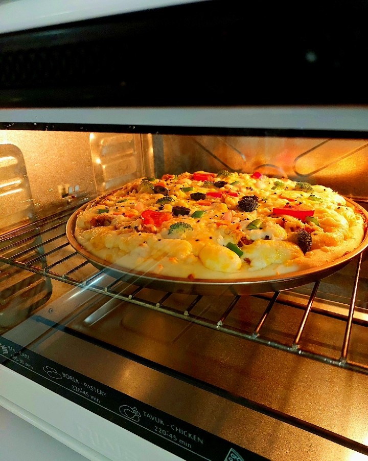 عکس مرحله 12 تهیه پخت حرفه ای پیتزا