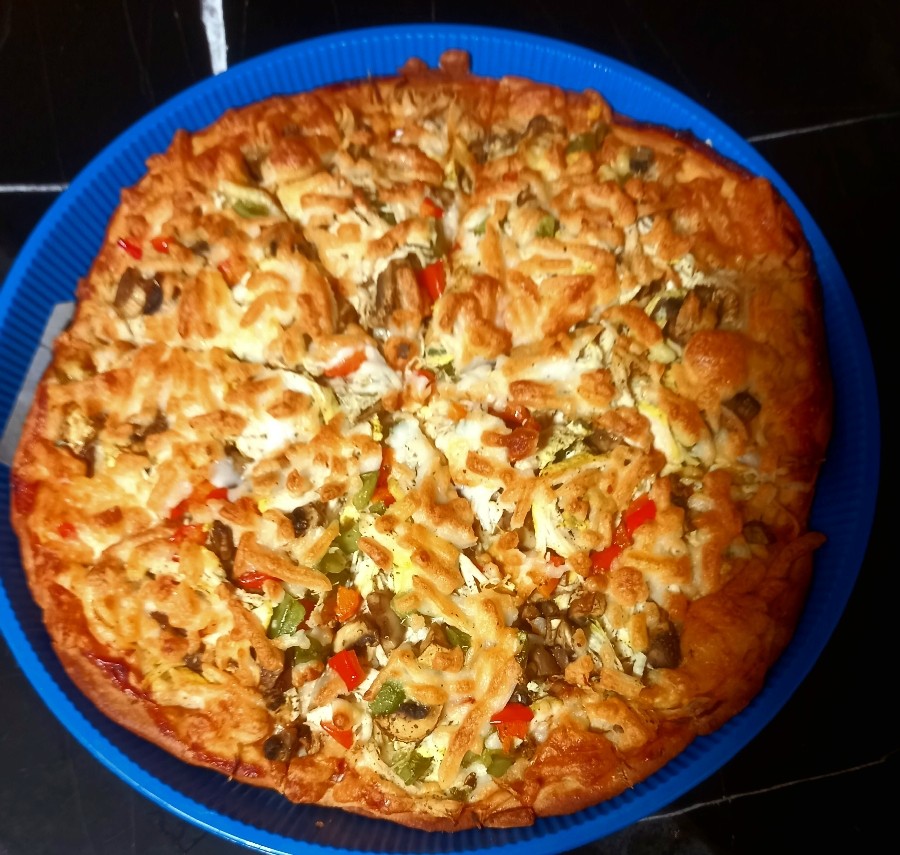 پیتزا مرغ وقارچ خوشمزه ???