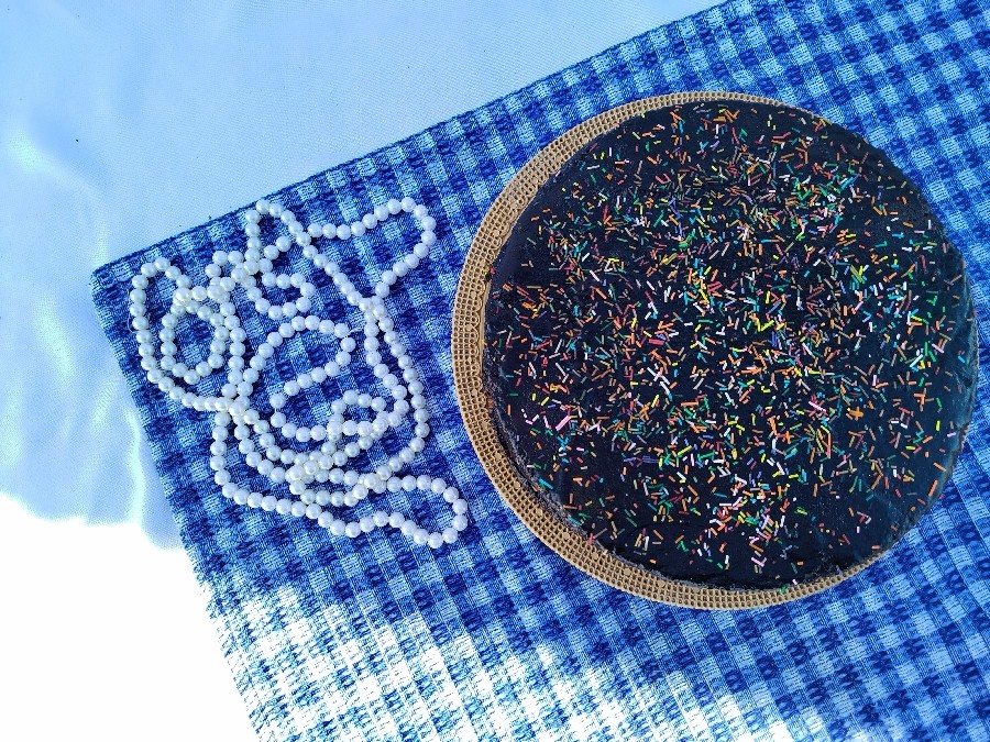 کیک کاپوچینو با روکش سس شکلاتی