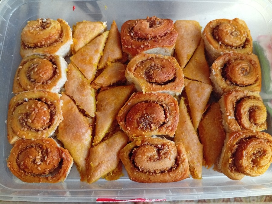 باقلوا نارگیلی و رول دارچینی شیرینی شب عید برای پدرم و پدر شوهرم