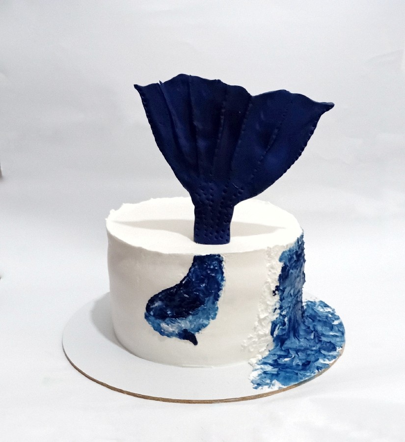 کیک نهنگ با تکنیک نقاشی با خامه