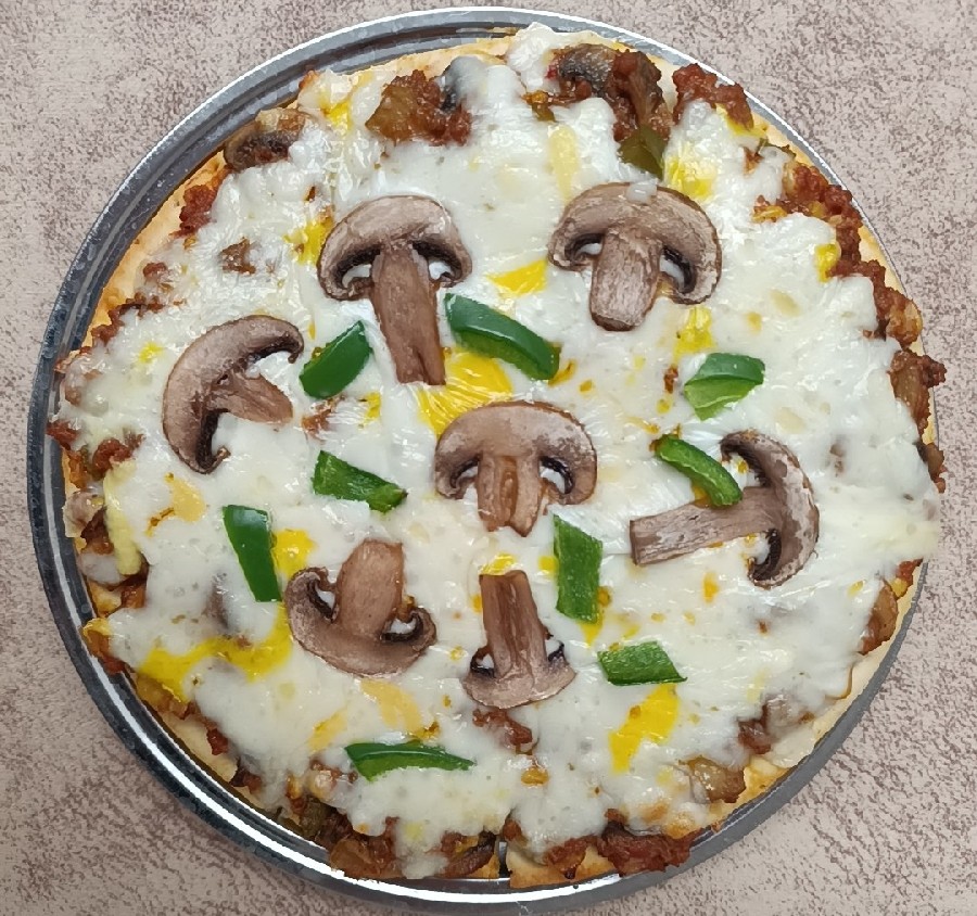پیتزا قارچ و گوشت خانگی 