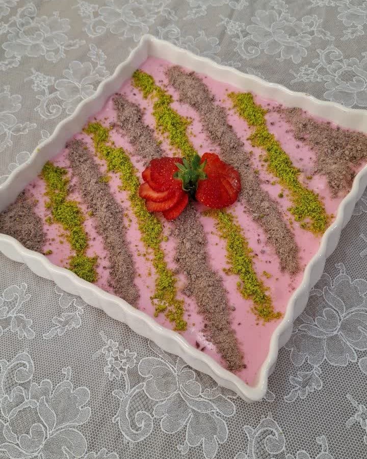 عکس دسر پلمبر توت فرنگی 